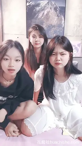 小熊精灵/清纯卡哇伊三小表妹 群P直播预览图02